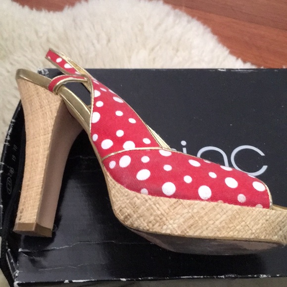 ZINC PEEP TOE SLING BACK POLKA DOT SANDALS, W/BOX - Picture 5 of 8